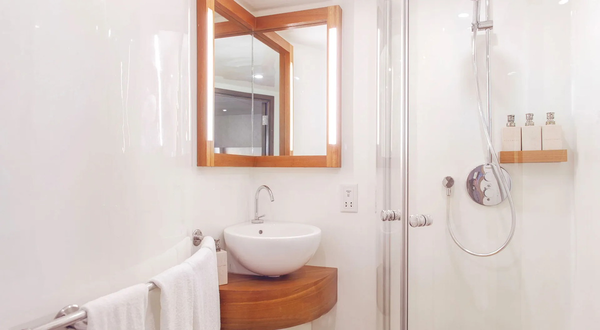 Sea Star Suite $4,550 Per Person